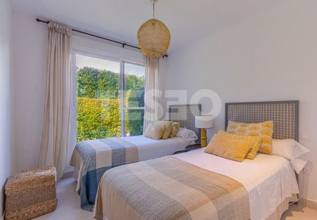 Gran bajo con jardín privado en Senda Chica, La Reserva de Sotogrande