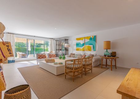 Gran bajo con jardín privado en Senda Chica, La Reserva de Sotogrande