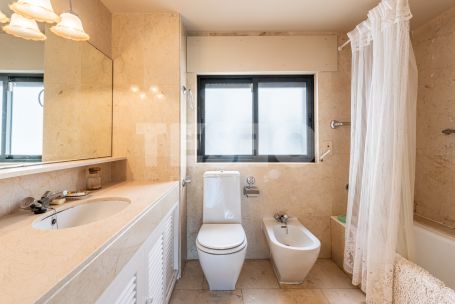 Amplio Apartamento de 3 Dormitorios y 3 baños con vistas al mar en Paseo del Mar