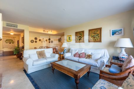 Amplio Apartamento de 3 Dormitorios y 3 baños con vistas al mar en Paseo del Mar