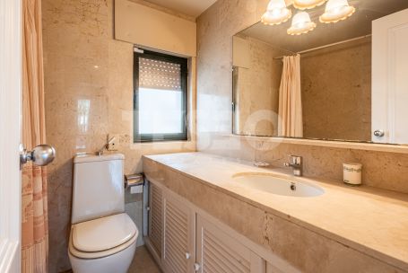 Amplio Apartamento de 3 Dormitorios y 3 baños con vistas al mar en Paseo del Mar