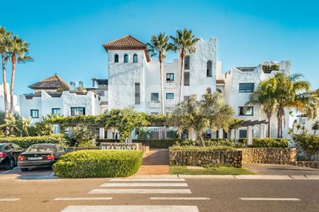 WONDERFUL APARTMENT FOR SALE IN THE EL POLO DE SOTOGRAND URBANIZATION