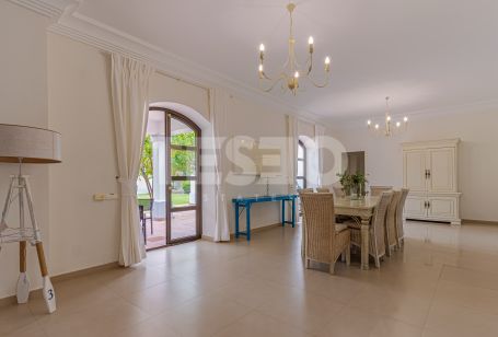 Villa à louer en Reyes y Reinas, Sotogrande Costa
