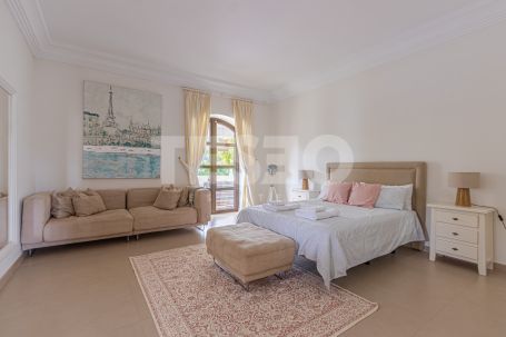 Villa à louer en Reyes y Reinas, Sotogrande Costa