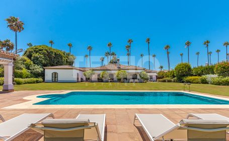 Villa à louer en Reyes y Reinas, Sotogrande Costa