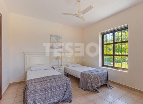 Villa à louer en Reyes y Reinas, Sotogrande Costa