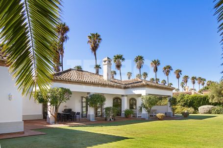 Villa à louer en Reyes y Reinas, Sotogrande Costa