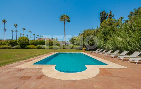 Villa à louer en Reyes y Reinas, Sotogrande Costa