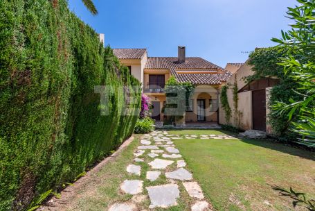 Precioso adosada de 4 dormitorios en Los Granados, Sotogrande Costa