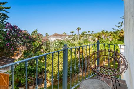 Beautiful 5 bedroom villa in the exclusive Zone B of Sotogrande Costa.