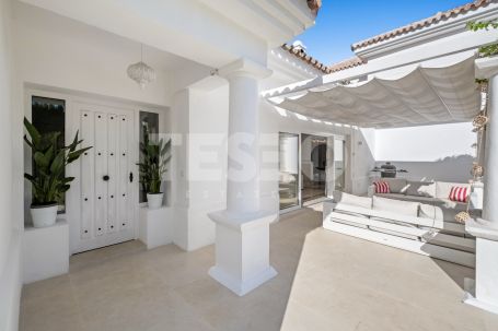 Beautiful 5 bedroom villa in the exclusive Zone B of Sotogrande Costa.