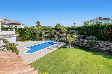 Beautiful 5 bedroom villa in the exclusive Zone B of Sotogrande Costa.