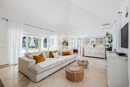 Beautiful 5 bedroom villa in the exclusive Zone B of Sotogrande Costa.