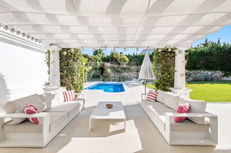 Beautiful 5 bedroom villa in the exclusive Zone B of Sotogrande Costa.