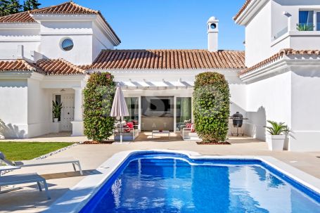 Beautiful 5 bedroom villa in the exclusive Zone B of Sotogrande Costa.