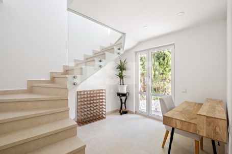 Beautiful 5 bedroom villa in the exclusive Zone B of Sotogrande Costa.