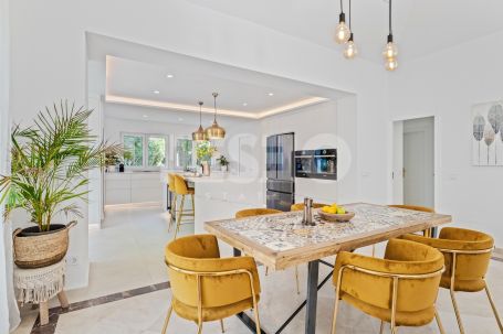 Beautiful 5 bedroom villa in the exclusive Zone B of Sotogrande Costa.