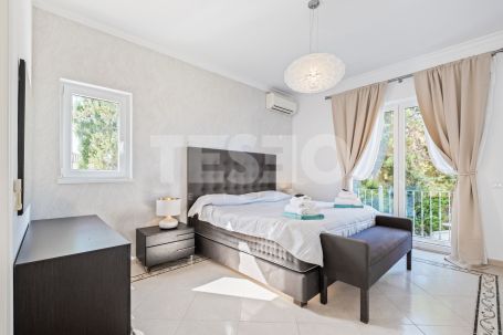 Beautiful 5 bedroom villa in the exclusive Zone B of Sotogrande Costa.