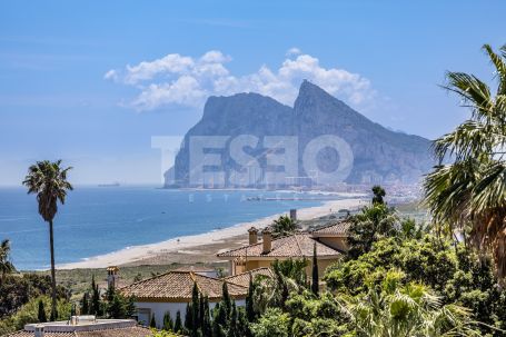Bonita Casa adosada con vistas al Mar y a Gibraltar en La Alcaidesa