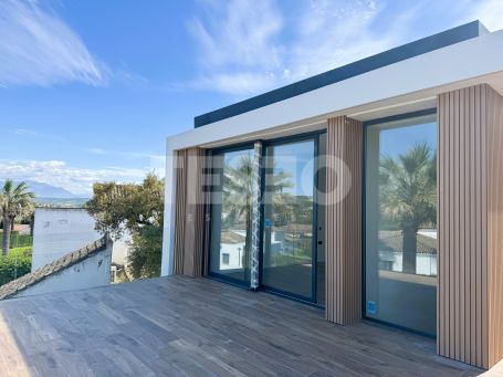 Villa KOA: Contemporary Villa recently built in Sotogrande Costa