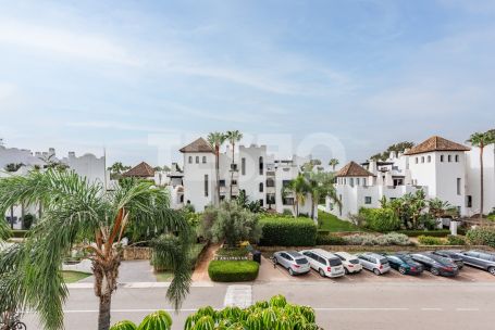 ESPECTACULAR SEMIATICO DE 3 DORMITORIOS EN EL POLO DE SOTOGRANDE
