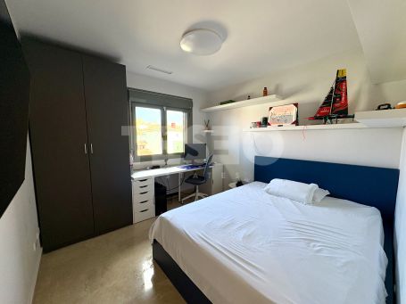 Amplio duplex-penthouse en venta en Isla Tortuga