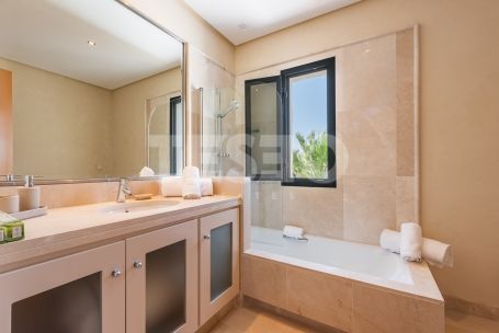 APARTMENT IN THE SOTOGRANDE POLE