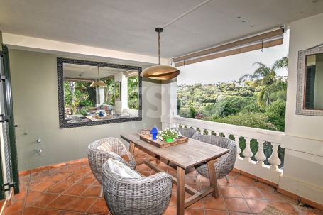SCHÖNES RENOVIERTES DOPPELHAUS ZU VERKAUFEN IN SOTOGOLF, SOTOGRANDE ALTO