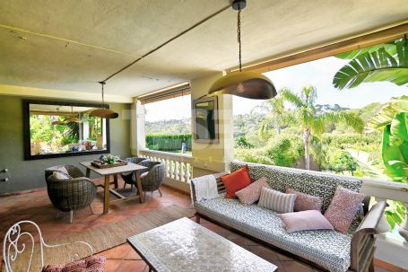 SCHÖNES RENOVIERTES DOPPELHAUS ZU VERKAUFEN IN SOTOGOLF, SOTOGRANDE ALTO