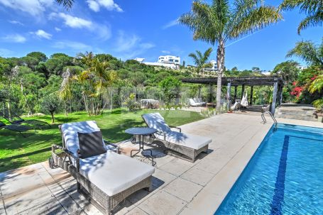 SCHÖNES RENOVIERTES DOPPELHAUS ZU VERKAUFEN IN SOTOGOLF, SOTOGRANDE ALTO