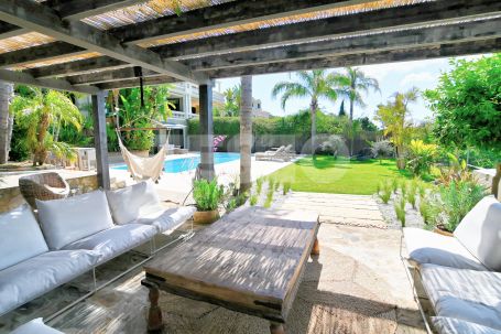 SCHÖNES RENOVIERTES DOPPELHAUS ZU VERKAUFEN IN SOTOGOLF, SOTOGRANDE ALTO
