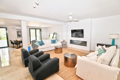 SCHÖNES RENOVIERTES DOPPELHAUS ZU VERKAUFEN IN SOTOGOLF, SOTOGRANDE ALTO
