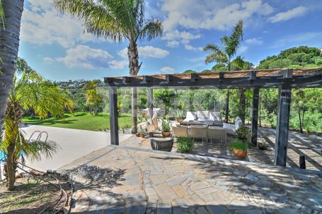 SCHÖNES RENOVIERTES DOPPELHAUS ZU VERKAUFEN IN SOTOGOLF, SOTOGRANDE ALTO