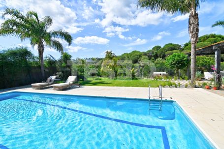 SCHÖNES RENOVIERTES DOPPELHAUS ZU VERKAUFEN IN SOTOGOLF, SOTOGRANDE ALTO