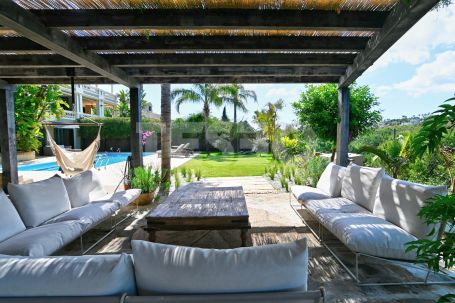 SCHÖNES RENOVIERTES DOPPELHAUS ZU VERKAUFEN IN SOTOGOLF, SOTOGRANDE ALTO
