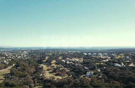Parcela exclusiva con vistas panorámicas en Zona G, Sotogrande Alto