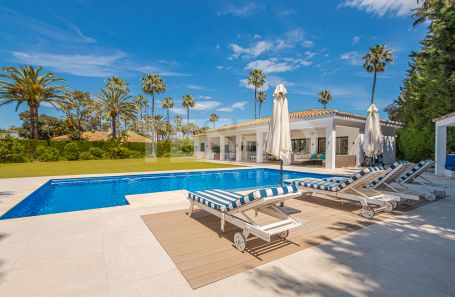 Villa à louer en Reyes y Reinas, Sotogrande Costa