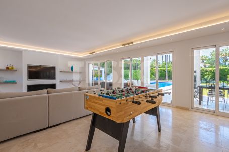 Villa à louer en Reyes y Reinas, Sotogrande Costa