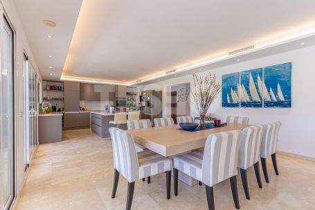Villa à louer en Reyes y Reinas, Sotogrande Costa