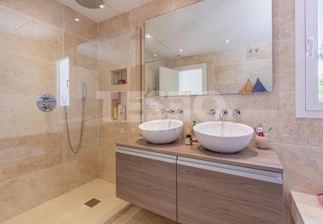 Villa à louer en Reyes y Reinas, Sotogrande Costa