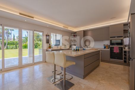 Villa à louer en Reyes y Reinas, Sotogrande Costa