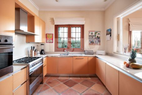 Exclusiva villa de lujo con vistas panorámicas en Estepona Golf