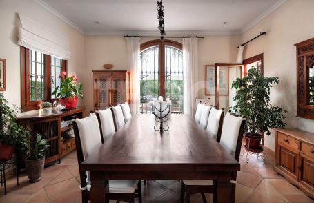 Exclusiva villa de lujo con vistas panorámicas en Estepona Golf
