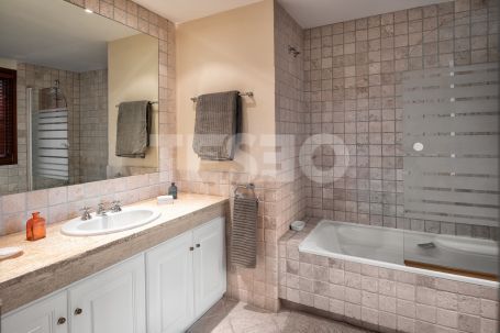 Exclusiva villa de lujo con vistas panorámicas en Estepona Golf