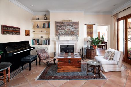 Exclusiva villa de lujo con vistas panorámicas en Estepona Golf