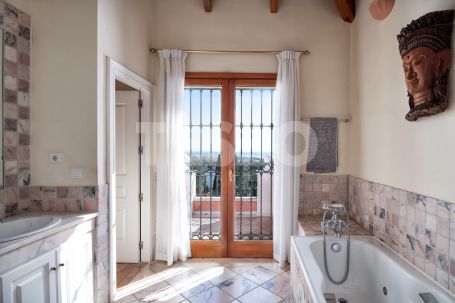 Exclusiva villa de lujo con vistas panorámicas en Estepona Golf