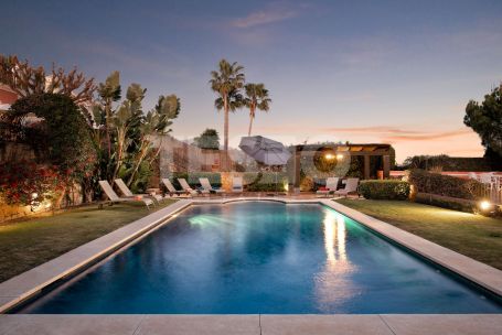 Exclusiva villa de lujo con vistas panorámicas en Estepona Golf