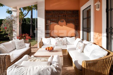 Exclusiva villa de lujo con vistas panorámicas en Estepona Golf