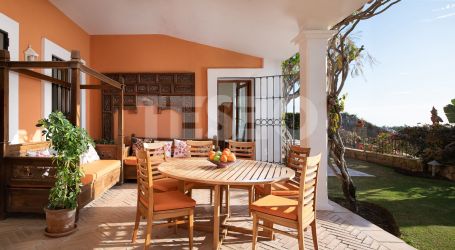 Exclusiva villa de lujo con vistas panorámicas en Estepona Golf