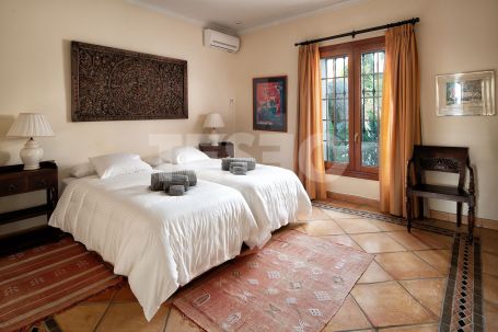Exclusiva villa de lujo con vistas panorámicas en Estepona Golf